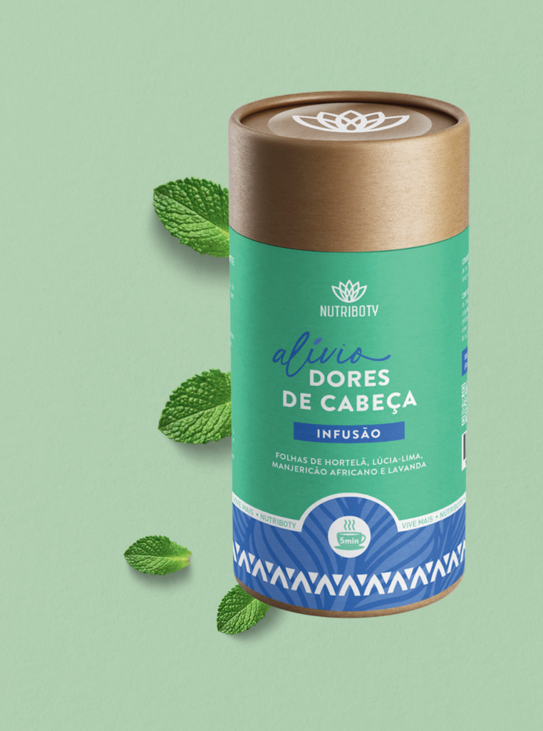 A Infusão Alívio Dores de Cabeça da Nutriboty combina extratos de hortelã, manjericão africano, lúcia-lima e lavanda para promover um relaxamento profundo, acalmando a mente e aliviando a tensão.