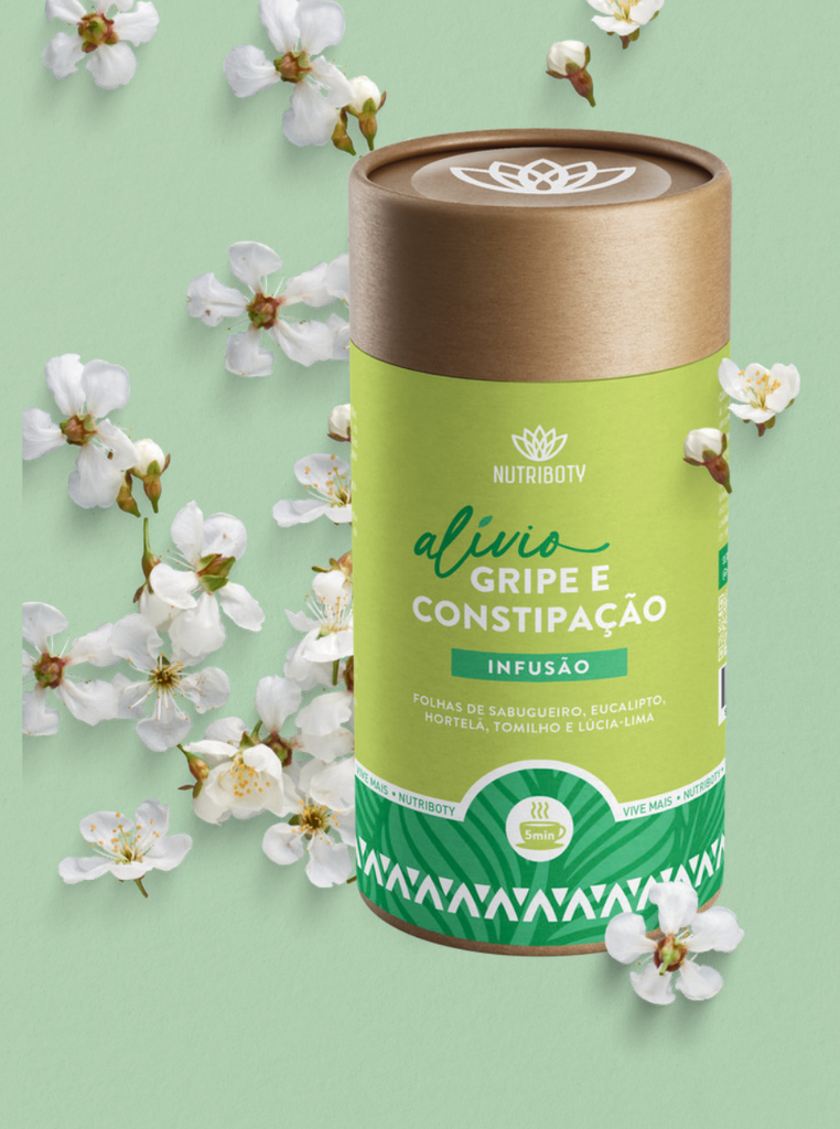 A Infusão Alívio Gripe e Constipação combina flores de sabugueiro e folhas de eucalipto, hortelã, tomilho e lúcia-lima, fortalecendo o sistema imunitário e aliviando os sintomas da gripe e constipação.